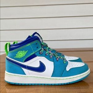 Air Jordan 1 Mid SE GS Sprite Sneakers Kids Size 3.5 Y Unisex